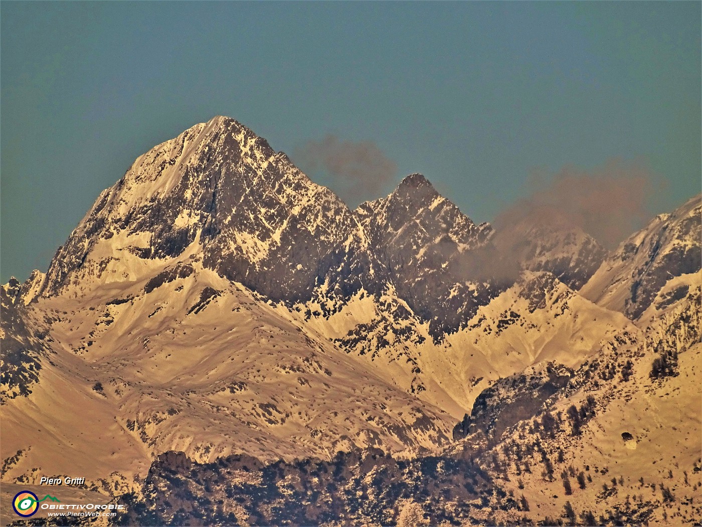 84 Maxi zoom sul Pizzo del Diavolo (2916 m) e Diavolino (2810 m).JPG -                                